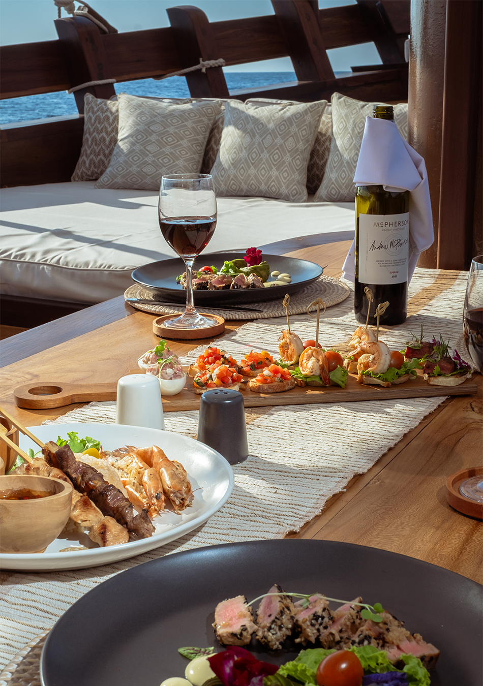 Foredeck Daybeds and Lounges